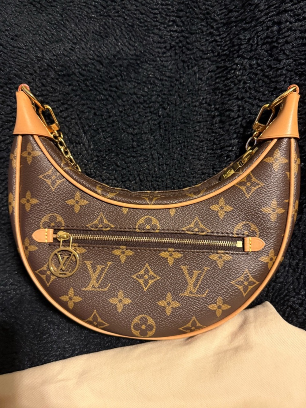Louis Vuitton Loop - Picture 3 of 9